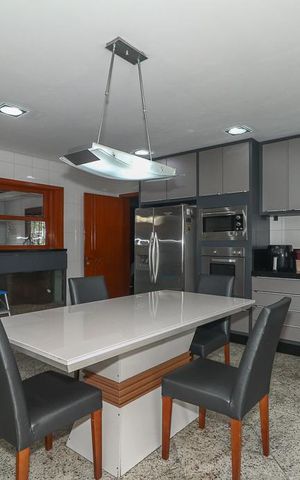 Casa de condomínio para alugar com 600m², 5 quartos e 4 vagasCozinha