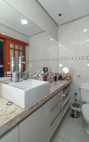Casa de condomínio para alugar com 600m², 5 quartos e 4 vagasBanheiro da Suíte