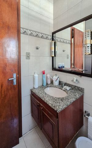 Casa à venda com 120m², 5 quartos e 2 vagas Casa à venda com 120m², 5 quartos e 2 vagasBanheiro Social 2