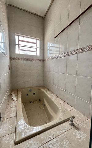 Casa à venda com 180m², 3 quartos e 3 vagas Casa à venda com 180m², 3 quartos e 3 vagasBanheiro da Suíte