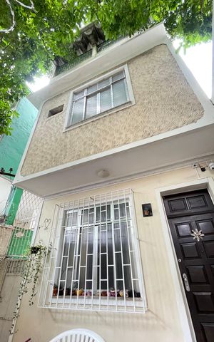 Casa à venda com 147m², 3 quartos e sem vaga Casa à venda com 147m², 3 quartos e sem vagaFachada