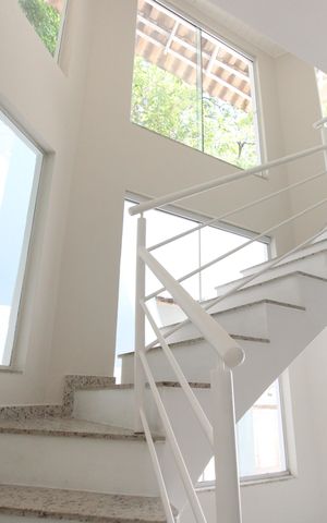 Casa de condomínio à venda com 170m², 3 quartos e 1 vagaSala - Escada