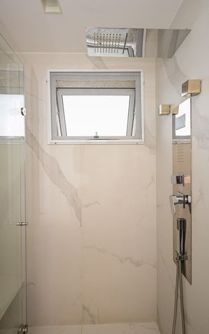 Apartamento à venda com 128m², 2 quartos e 4 vagasChuveiro do Banheiro da Suíte 2