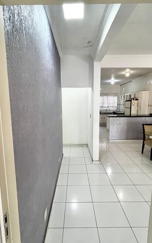 Casa à venda com 280m², 5 quartos e 2 vagas Casa à venda com 280m², 5 quartos e 2 vagasCorredor