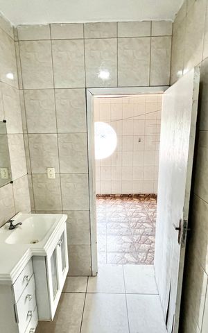 Casa à venda com 280m², 5 quartos e 2 vagas Casa à venda com 280m², 5 quartos e 2 vagasTerraço Banheiro