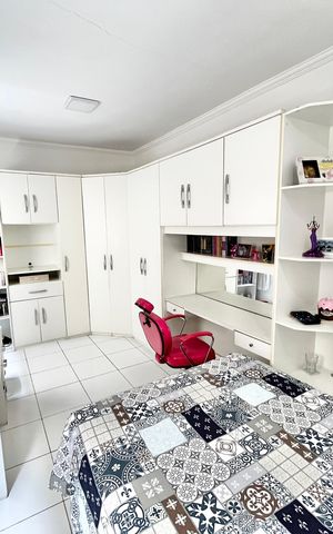 Casa à venda com 280m², 5 quartos e 2 vagas Casa à venda com 280m², 5 quartos e 2 vagasQuarto 4