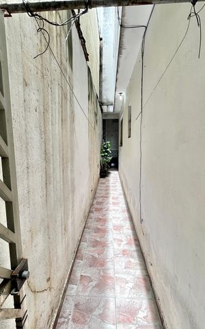Casa à venda com 280m², 5 quartos e 2 vagas Casa à venda com 280m², 5 quartos e 2 vagasCorredor