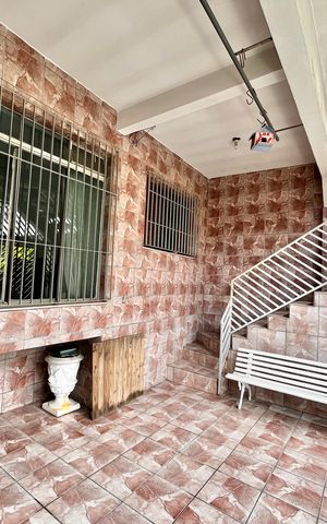 Casa à venda com 280m², 5 quartos e 2 vagas Casa à venda com 280m², 5 quartos e 2 vagasGaragem