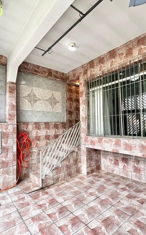 Casa à venda com 280m², 5 quartos e 2 vagas Casa à venda com 280m², 5 quartos e 2 vagasGaragem