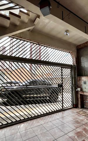 Casa à venda com 280m², 5 quartos e 2 vagas Casa à venda com 280m², 5 quartos e 2 vagasGaragem