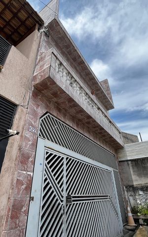 Casa à venda com 280m², 5 quartos e 2 vagas Casa à venda com 280m², 5 quartos e 2 vagasFachada
