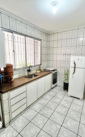 Casa à venda com 280m², 5 quartos e 2 vagas Casa à venda com 280m², 5 quartos e 2 vagasCozinha
