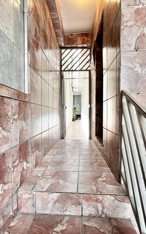 Casa à venda com 280m², 5 quartos e 2 vagas Casa à venda com 280m², 5 quartos e 2 vagasEntrada