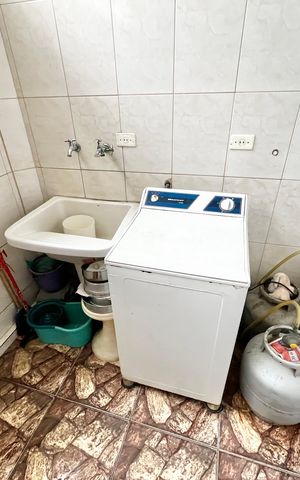 Casa à venda com 280m², 5 quartos e 2 vagas Casa à venda com 280m², 5 quartos e 2 vagasÁrea de Serviço 2