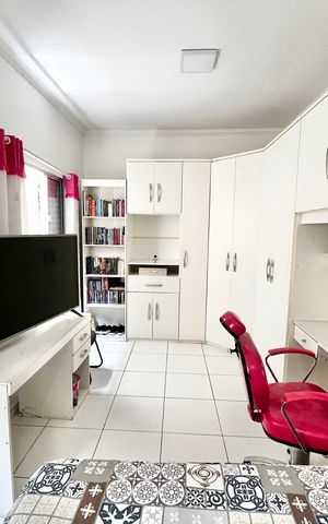 Casa à venda com 280m², 5 quartos e 2 vagas Casa à venda com 280m², 5 quartos e 2 vagasQuarto 4