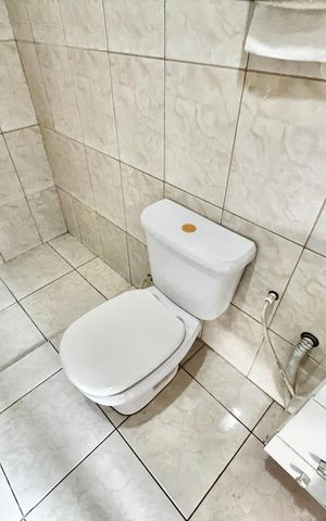 Casa à venda com 280m², 5 quartos e 2 vagas Casa à venda com 280m², 5 quartos e 2 vagasTerraço Banheiro