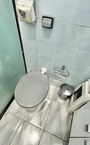 Casa à venda com 280m², 5 quartos e 2 vagas Casa à venda com 280m², 5 quartos e 2 vagasBanheiro
