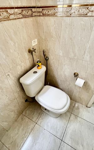 Casa à venda com 280m², 5 quartos e 2 vagas Casa à venda com 280m², 5 quartos e 2 vagasBanheiro 2