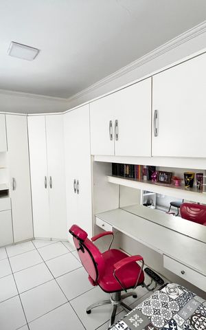 Casa à venda com 280m², 5 quartos e 2 vagas Casa à venda com 280m², 5 quartos e 2 vagasQuarto 4