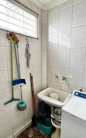 Casa à venda com 280m², 5 quartos e 2 vagas Casa à venda com 280m², 5 quartos e 2 vagasÁrea de Serviço 2