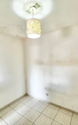 Casa à venda com 280m², 5 quartos e 2 vagas Casa à venda com 280m², 5 quartos e 2 vagasTerraço Quarto