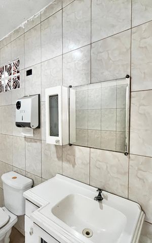 Casa à venda com 280m², 5 quartos e 2 vagas Casa à venda com 280m², 5 quartos e 2 vagasTerraço Banheiro