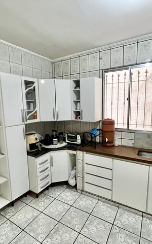 Casa à venda com 280m², 5 quartos e 2 vagas Casa à venda com 280m², 5 quartos e 2 vagasCozinha