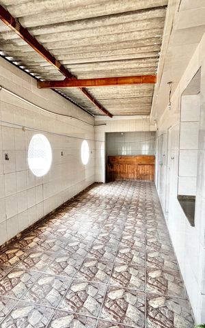 Casa à venda com 280m², 5 quartos e 2 vagas Casa à venda com 280m², 5 quartos e 2 vagasTerraço