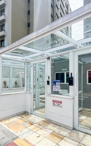 Apartamento à venda com 86m², 2 quartos e 2 vagasFachada + plaquinha