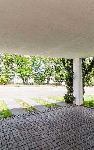Casa à venda com 170m², 4 quartos e 4 vagas Casa à venda com 170m², 4 quartos e 4 vagasGaragem