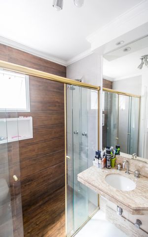 Casa à venda com 170m², 4 quartos e 4 vagas Casa à venda com 170m², 4 quartos e 4 vagasBanheiro da Suíte