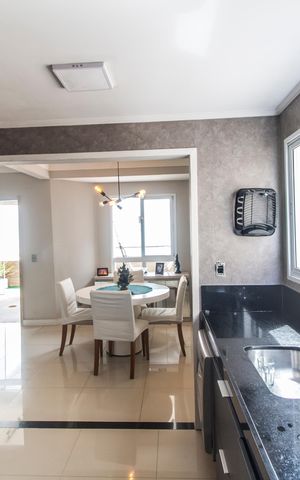 Casa à venda com 170m², 4 quartos e 4 vagas Casa à venda com 170m², 4 quartos e 4 vagasCozinha
