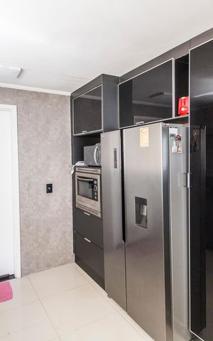 Casa à venda com 170m², 4 quartos e 4 vagas Casa à venda com 170m², 4 quartos e 4 vagasCozinha