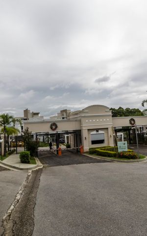 Casa à venda com 170m², 4 quartos e 4 vagas Casa à venda com 170m², 4 quartos e 4 vagasVista da Rua