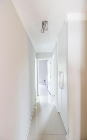 Casa à venda com 170m², 4 quartos e 4 vagas Casa à venda com 170m², 4 quartos e 4 vagasCorredor