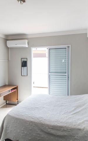 Casa à venda com 170m², 4 quartos e 4 vagas Casa à venda com 170m², 4 quartos e 4 vagasSuíte