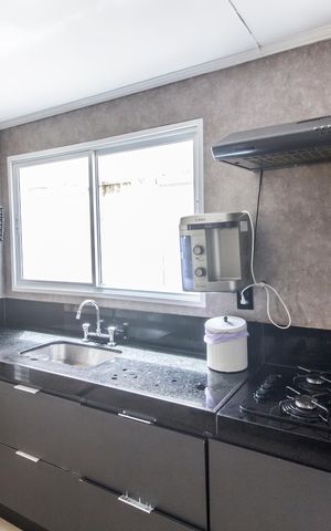 Casa à venda com 170m², 4 quartos e 4 vagas Casa à venda com 170m², 4 quartos e 4 vagasCozinha