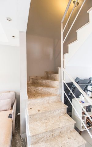 Casa à venda com 170m², 4 quartos e 4 vagas Casa à venda com 170m², 4 quartos e 4 vagasCorredor