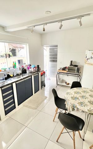 Casa para alugar com 382m², 6 quartos e 4 vagas Casa para alugar com 382m², 6 quartos e 4 vagasCozinha 2