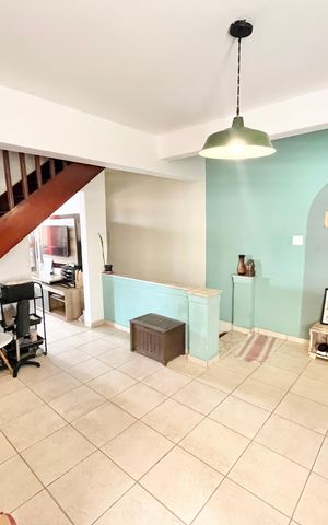 Casa para alugar com 382m², 6 quartos e 4 vagas Casa para alugar com 382m², 6 quartos e 4 vagasSala