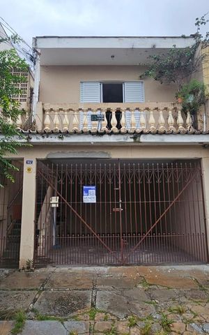Casa à venda com 350m², 7 quartos e 1 vaga Casa à venda com 350m², 7 quartos e 1 vagaFachada
