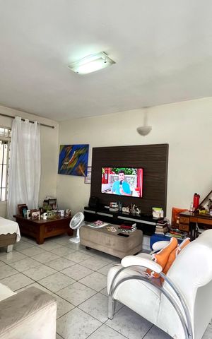 Casa à venda com 130m², 2 quartos e 2 vagas Casa à venda com 130m², 2 quartos e 2 vagasSala