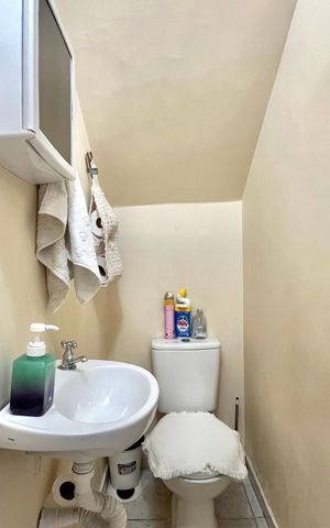 Casa à venda com 130m², 2 quartos e 2 vagas Casa à venda com 130m², 2 quartos e 2 vagasLavabo