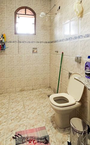 Casa à venda com 290m², 4 quartos e 10 vagas