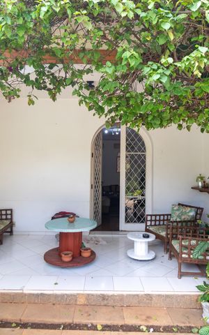 Casa de condomínio à venda com 760m², 5 quartos e 4 vagas Casa de condomínio à venda com 760m², 5 quartos e 4 vagasQuintal