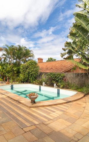 Casa de condomínio à venda com 760m², 5 quartos e 4 vagas Casa de condomínio à venda com 760m², 5 quartos e 4 vagasQuintal