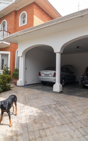 Casa de condomínio à venda com 760m², 5 quartos e 4 vagas Casa de condomínio à venda com 760m², 5 quartos e 4 vagasGaragem