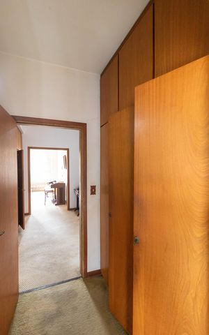 Casa de condomínio à venda com 760m², 5 quartos e 4 vagas Casa de condomínio à venda com 760m², 5 quartos e 4 vagasCloset da Suíte 02