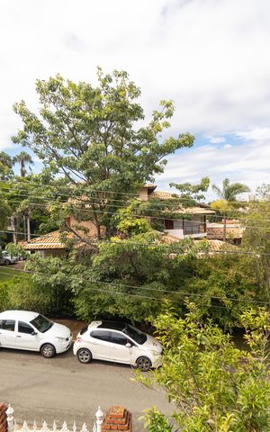 Casa de condomínio à venda com 760m², 5 quartos e 4 vagas Casa de condomínio à venda com 760m², 5 quartos e 4 vagasVista da Sacada do Quarto 01