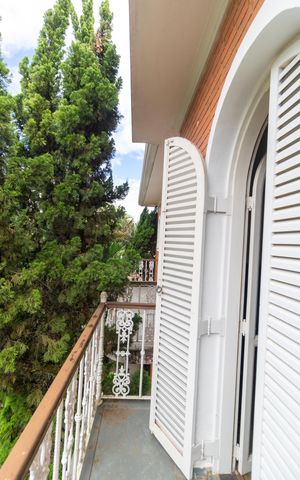 Casa de condomínio à venda com 760m², 5 quartos e 4 vagas Casa de condomínio à venda com 760m², 5 quartos e 4 vagasSacada do Quarto 01